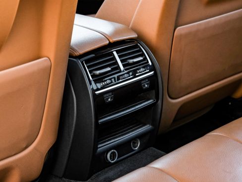 Used 2018 BMW 540i xDrive image 39