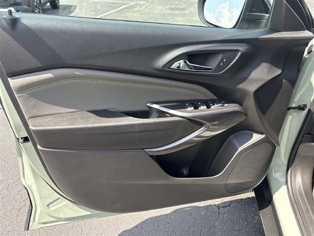 Used 2025 Chevrolet Trax ACTIV w/ Driver Confidence Package FWD image 21