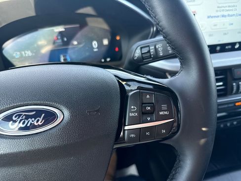 Used 2025 Ford Escape Platinum image 32