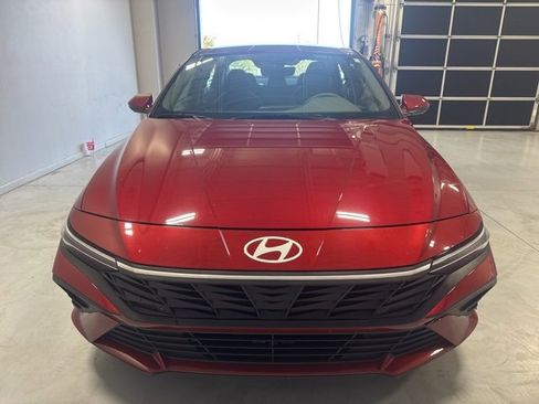Used 2024 Hyundai Elantra SEL image 2