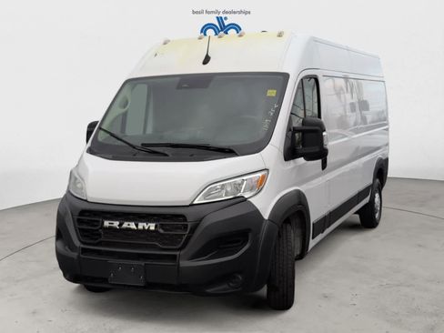 Used 2025 RAM ProMaster 2500 w/ Convenience Group image 3
