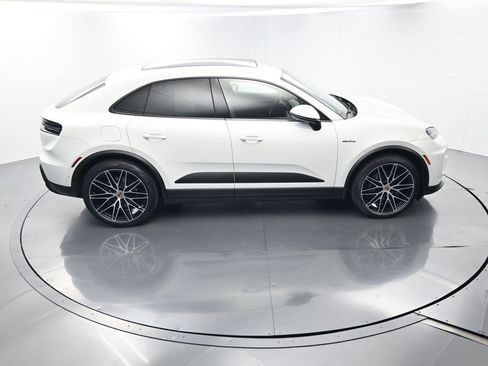 Used 2025 Porsche Macan Electric image 36