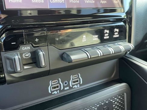 New 2026 RAM 2500 Big Horn AWD/4WD image 38