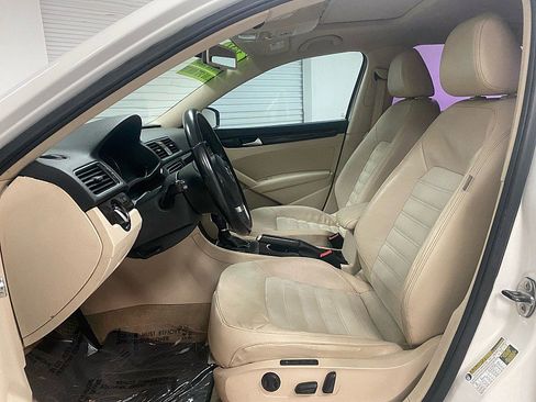 Used 2014 Volkswagen Passat 1.8T SEL Premium image 9