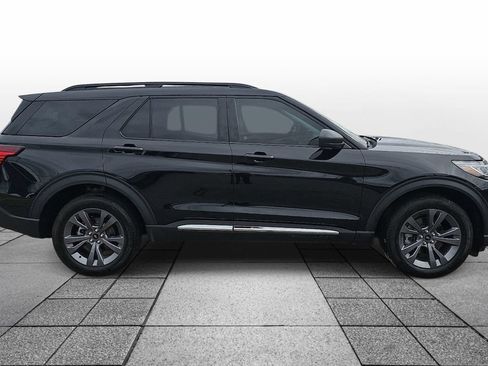 Used 2025 Ford Explorer Active w/ Active Comfort Package AWD/4WD image 4