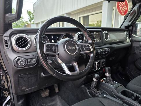 Used 2020 Jeep Wrangler Unlimited Sahara w/ Dual Top Group AWD/4WD image 10