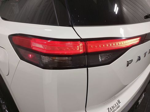 Used 2025 Nissan Pathfinder SV image 34