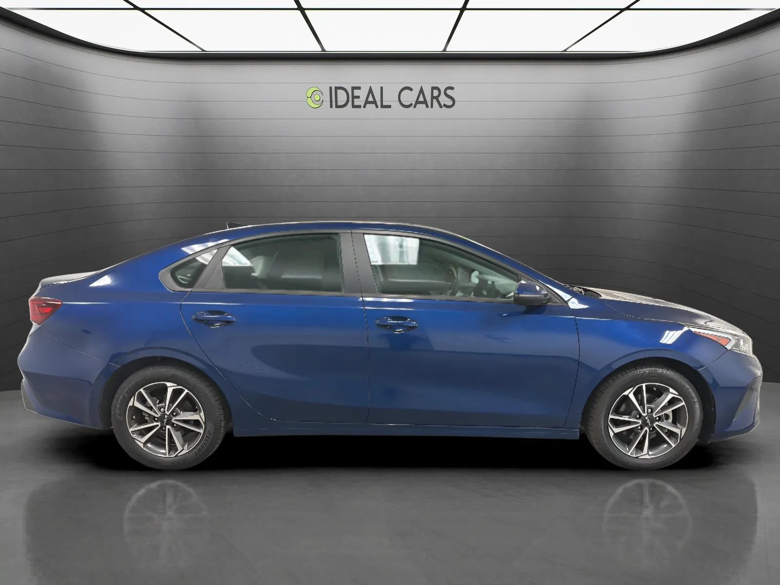 Used 2024 Kia Forte LXS w/ LXS Technology Package FWD image 4