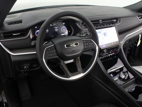 New 2025 Jeep Grand Cherokee L Limited w/ Black Appearance Package image 8