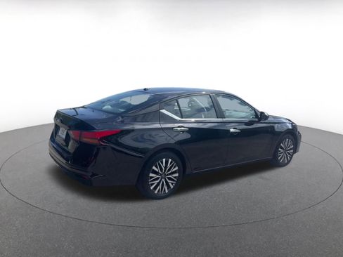 Used 2025 Nissan Altima 2.5 SV image 14