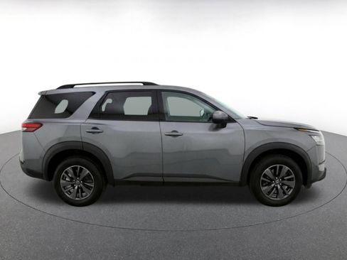 Used 2025 Nissan Pathfinder SV FWD image 10