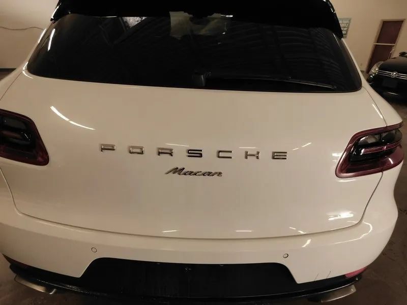 Used 2018 Porsche Macan AWD/4WD image 22