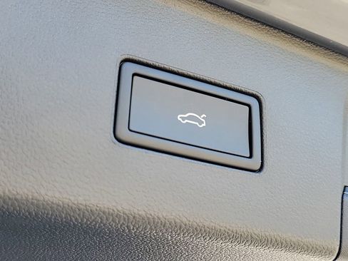 Certified 2025 Volkswagen Atlas Peak Edition SE image 10