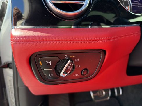 Used 2019 Bentley Bentayga AWD/4WD image 19