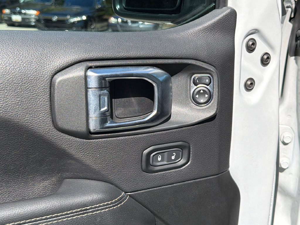 Used 2022 Jeep Wrangler Unlimited Sahara w/ Cold Weather Group AWD/4WD image 19