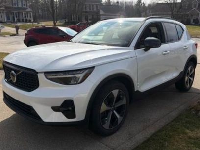 Used 2023 Volvo XC40 B5 Plus w/ Protection Package Premier