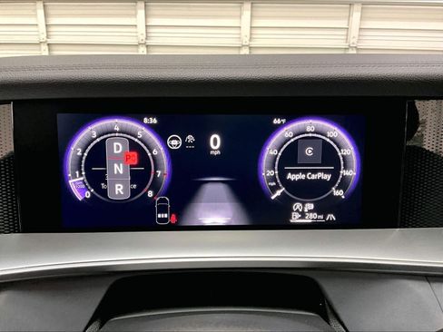 Used 2025 Volkswagen Tiguan SE w/ Panoramic Sunroof Package image 23