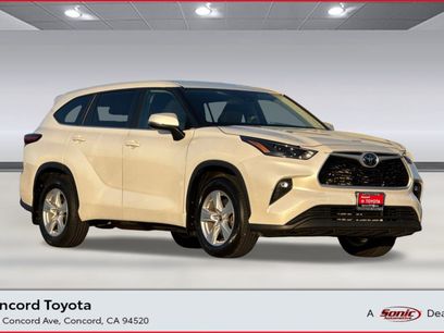 Used 2023 Toyota Highlander LE
