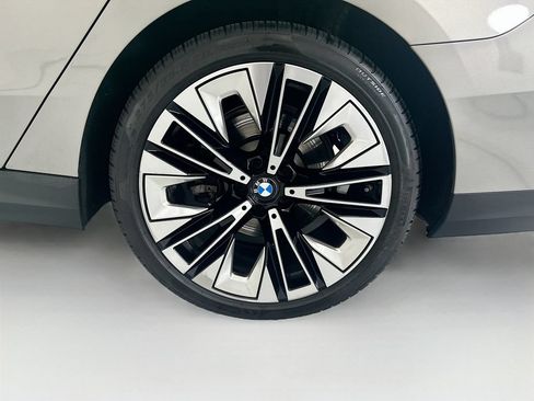 Used 2025 BMW 530i w/ Premium Package RWD image 31