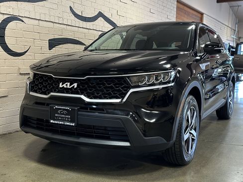 Used 2023 Kia Sorento LX AWD/4WD image 8