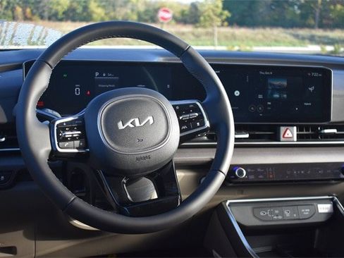 New 2026 Kia Carnival EX image 22