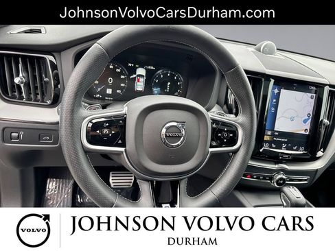 Used 2018 Volvo XC60 T6 R-Design w/ Convenience Package AWD/4WD image 11