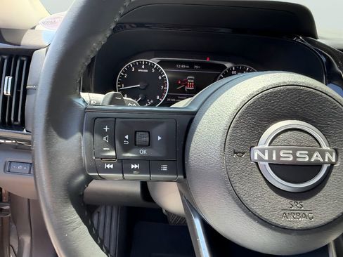 Used 2024 Nissan Pathfinder SV FWD image 22