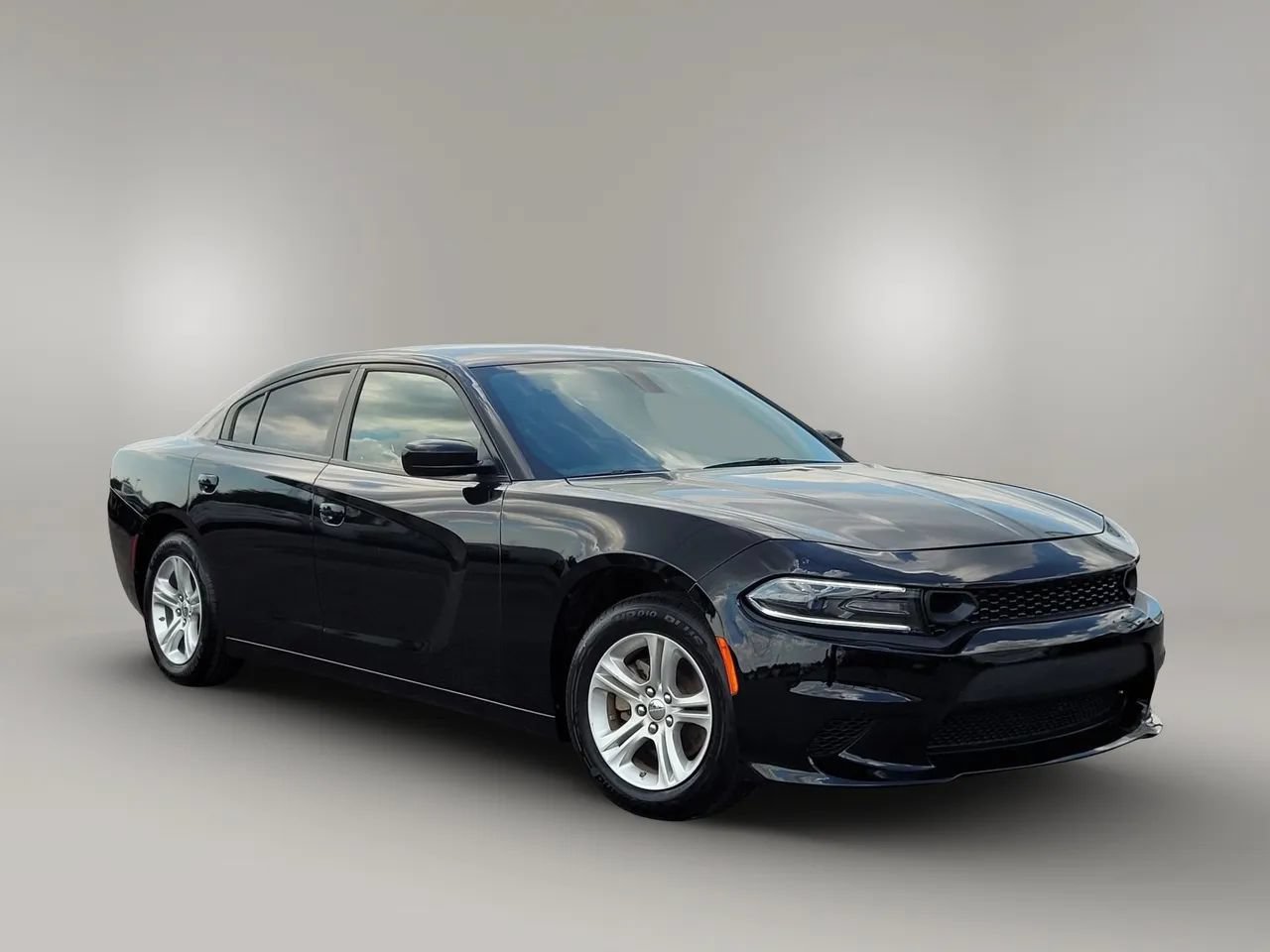 Used 2023 Dodge Charger SXT RWD image 2