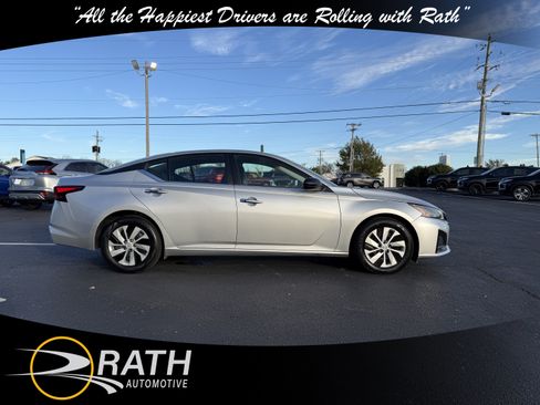 Used 2024 Nissan Altima 2.5 S image 10