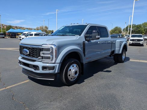 Used 2026 Ford F450 Platinum w/ FX4 Off-Road Package AWD/4WD image 7