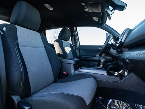 Used 2023 Toyota Tacoma TRD Sport image 15