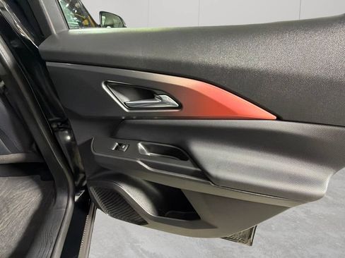 Used 2024 Chevrolet Equinox EV RS FWD image 32