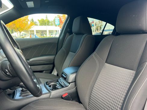 Used 2023 Dodge Charger SXT w/ Blacktop Package image 5