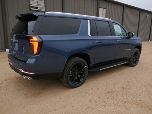 New 2026 Chevrolet Suburban Premier image 4