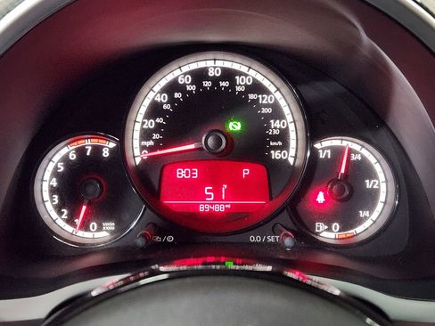 Used 2013 Volkswagen Beetle 2.0T image 33