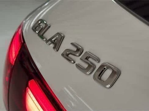Certified 2025 Mercedes-Benz GLA 250 4MATIC image 9