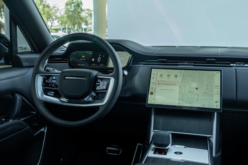Used 2026 Land Rover Range Rover SE AWD/4WD image 19