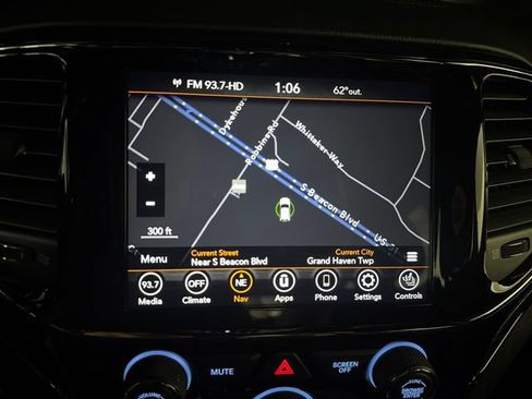 Used 2021 Jeep Grand Cherokee High Altitude AWD/4WD image 12