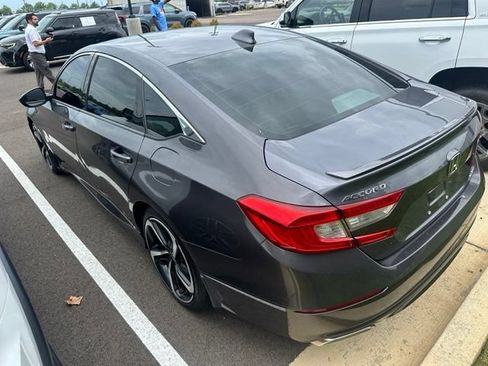 Used 2018 Honda Accord Sport image 7