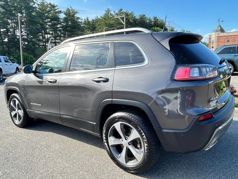 Used 2019 Jeep Cherokee Limited w/ Luxury Group AWD/4WD image 2
