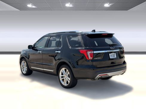 Used 2017 Ford Explorer Limited w/ Equipment Group 301A FWD image 3