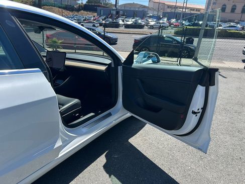Used 2020 Tesla Model 3 Long Range AWD/4WD image 32