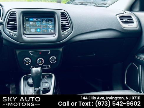 Used 2018 Jeep Compass Latitude w/ Cold Weather Group AWD/4WD image 10