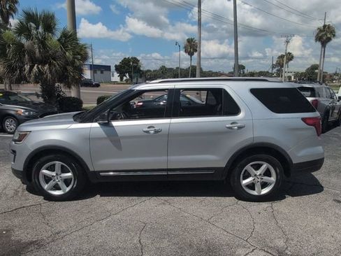 Used 2019 Ford Explorer XLT w/ Equipment Group 202A FWD image 8