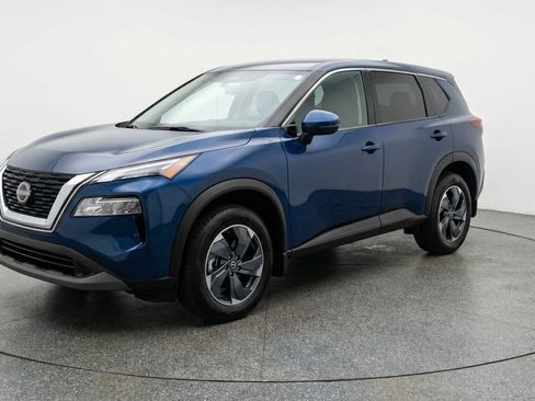 Used 2025 Nissan Rogue SV AWD/4WD image 3