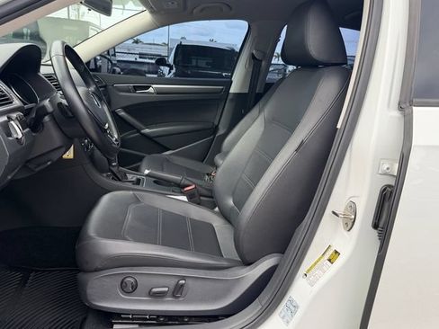 Used 2018 Volkswagen Passat 2.0T R-Line FWD image 10