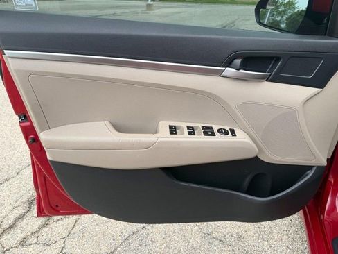 Used 2020 Hyundai Elantra SE FWD image 19
