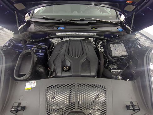 Certified 2022 Porsche Macan AWD/4WD image 27