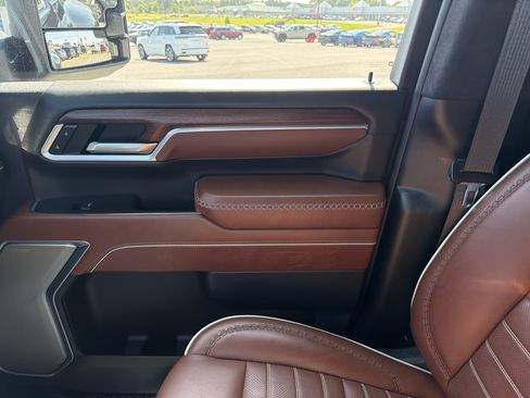 Used 2025 GMC Sierra 3500 Denali Ultimate AWD/4WD image 26