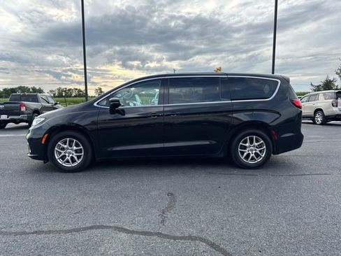 Used 2024 Chrysler Pacifica Touring-L FWD image 14